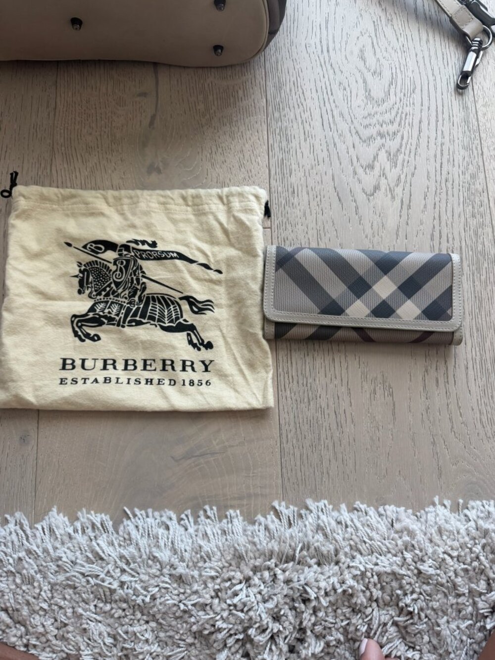 Burberry Smoke Check Northfield Bag & Matching Penrose Wallet Set - Picture 9 of 11